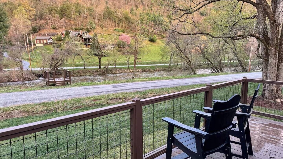 Cullowhee Cabin | Riverfront Wilderness Cabin