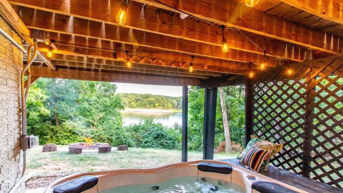North Liberty Cabin | Riverfront Winter Getaway - HotTub-Games-Firepit