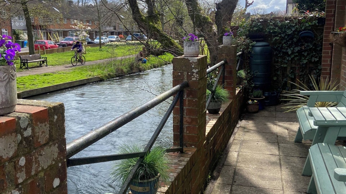 Winchester Cottage | RIVERGEM - RIVERSIDE COACH HOUSE, pet friendly in Winchester