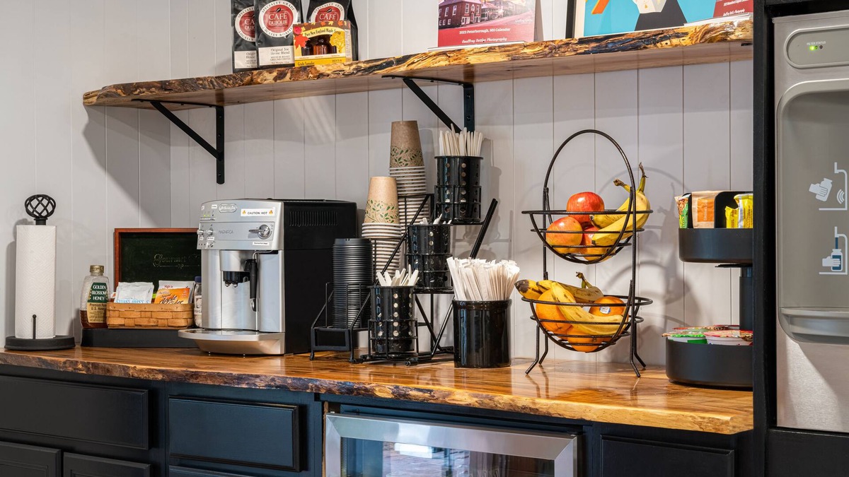 Peterborough Hotel | Riverhouse by Weekender (Formerly Jack Daniels Inn)