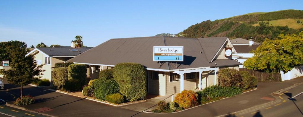 Nelson Hotel | Riverlodge Motel