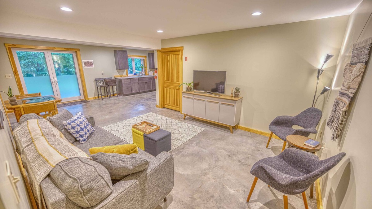 Northfield Apartment | River’s Bend, 1Bd , 8 mins to Montpelier