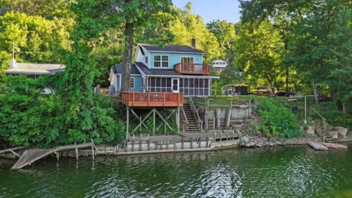 Front Royal House | Rivers Edge Retreat with spectacular water views, Full kitchen, Games, Fishing