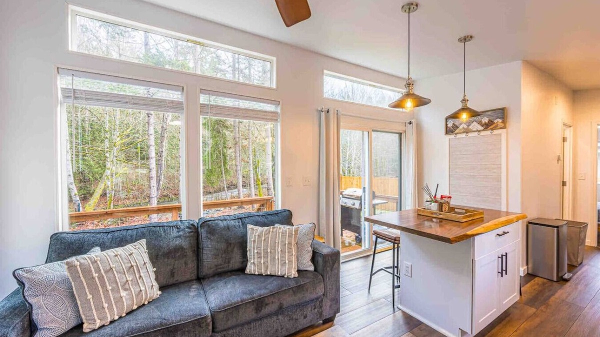 Port Angeles East Cabin | Rivers Edge:river side tiny home