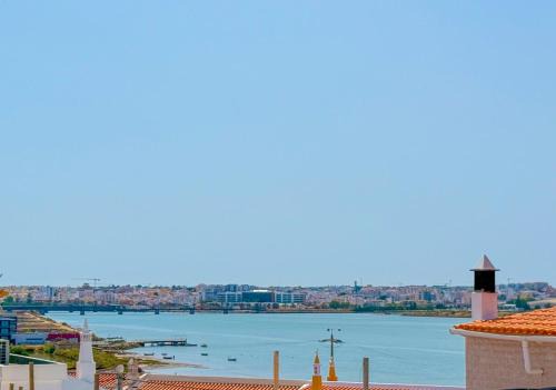 Mexilhoeira da Carregacao Apartment | Riverside 3 Bdr Apartment with River View near Portimão