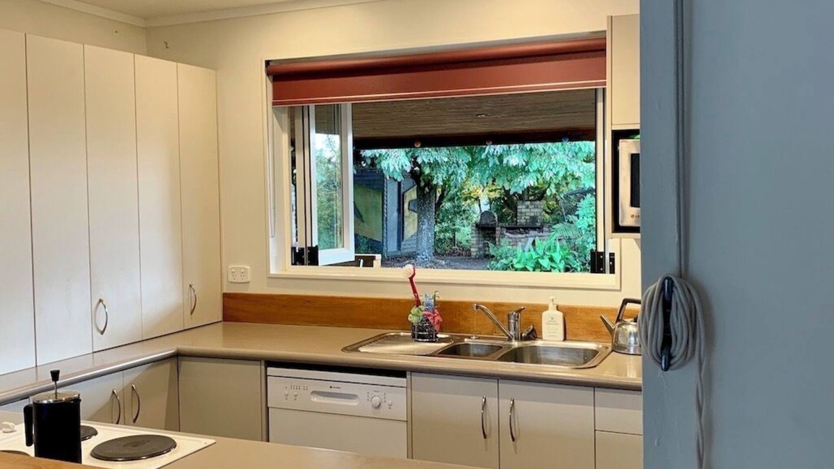 Broadlands Forest House | Riverside accommodation which is perfect for groups. Pizza oven, covered deck.