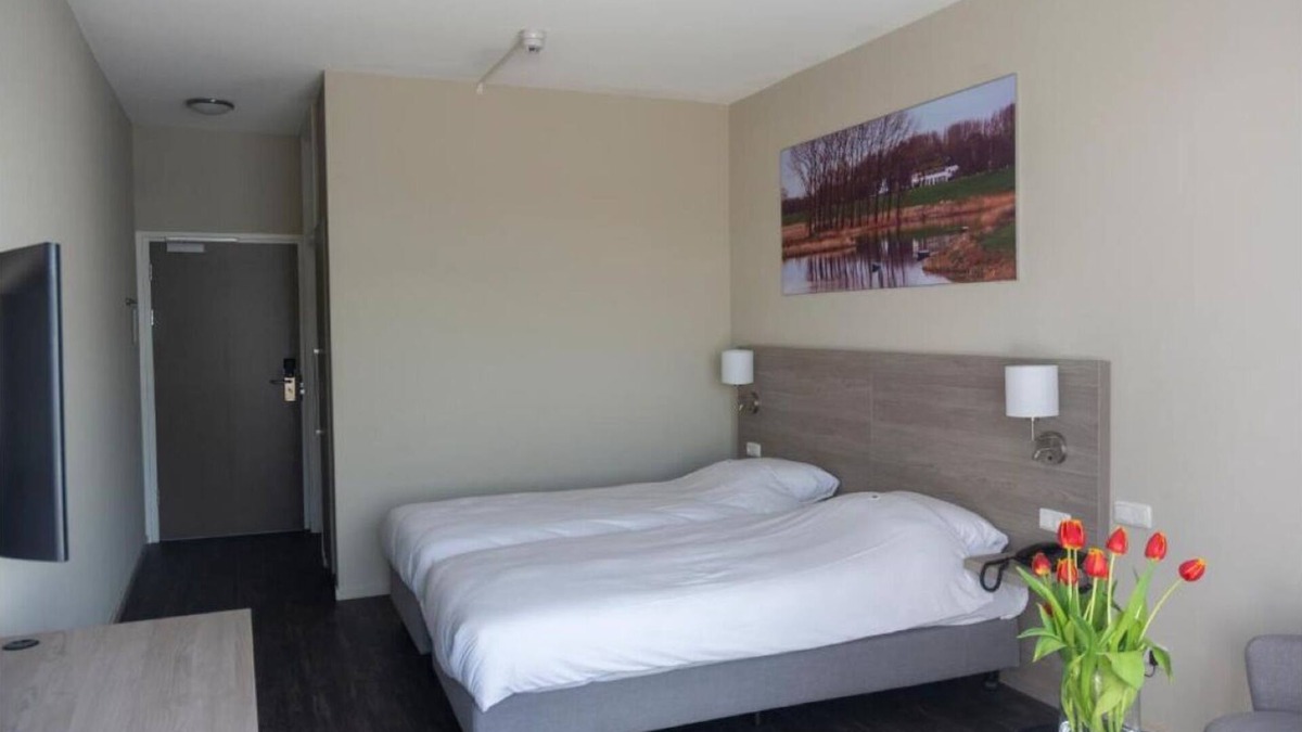 Ooij House | Riverside Adventure Hub: Hike, Bike, Relax and Explore Vibrant Nijmegen Easily