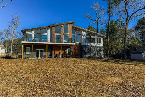 Edwardsville House | Riverside Bliss