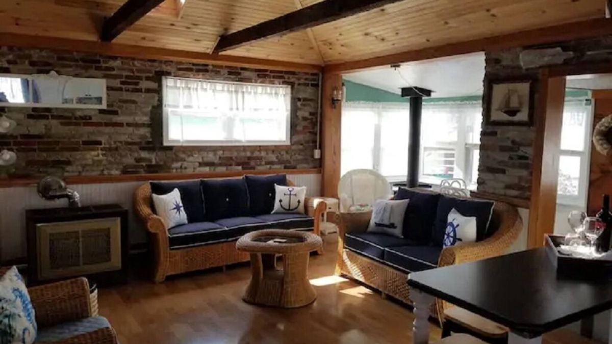 Portsmouth House | Riverside Bungalow Shortterm discounts for extended stay! Fall Specials!