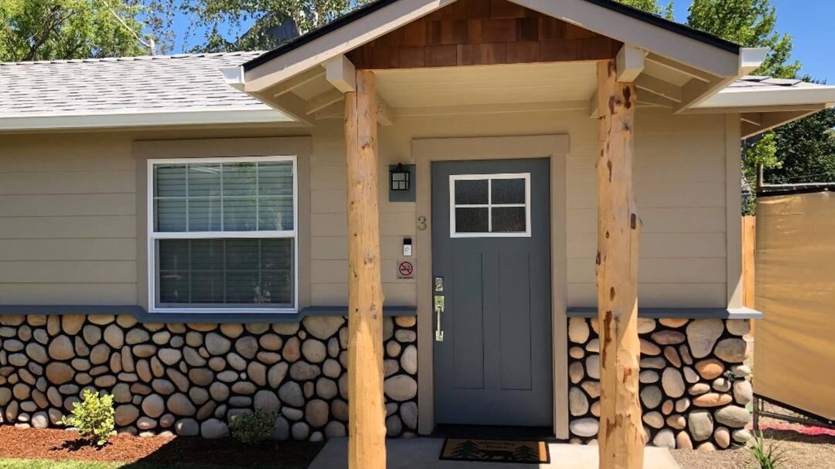 Grants Pass House | Riverside Cabin 3 - (Brand New Construction)