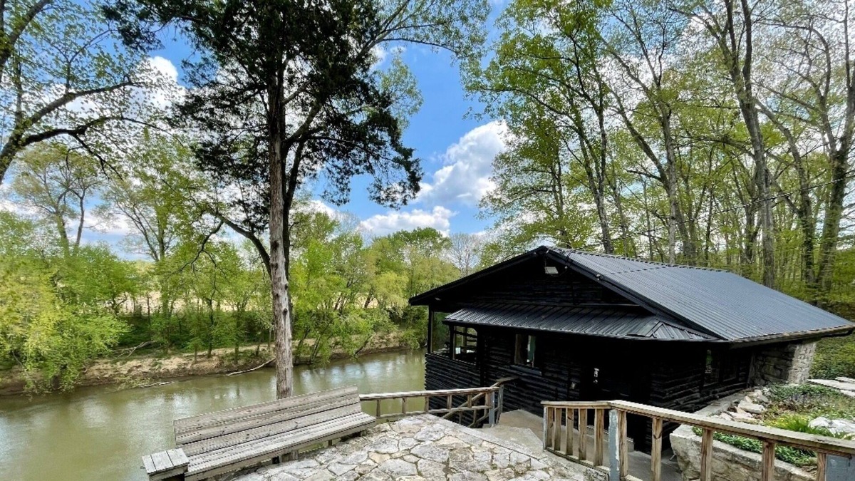 Hadley Cabin | Riverside Cabin | Mammoth Cave | Bowling Green, Kentucky | Corvette Museum