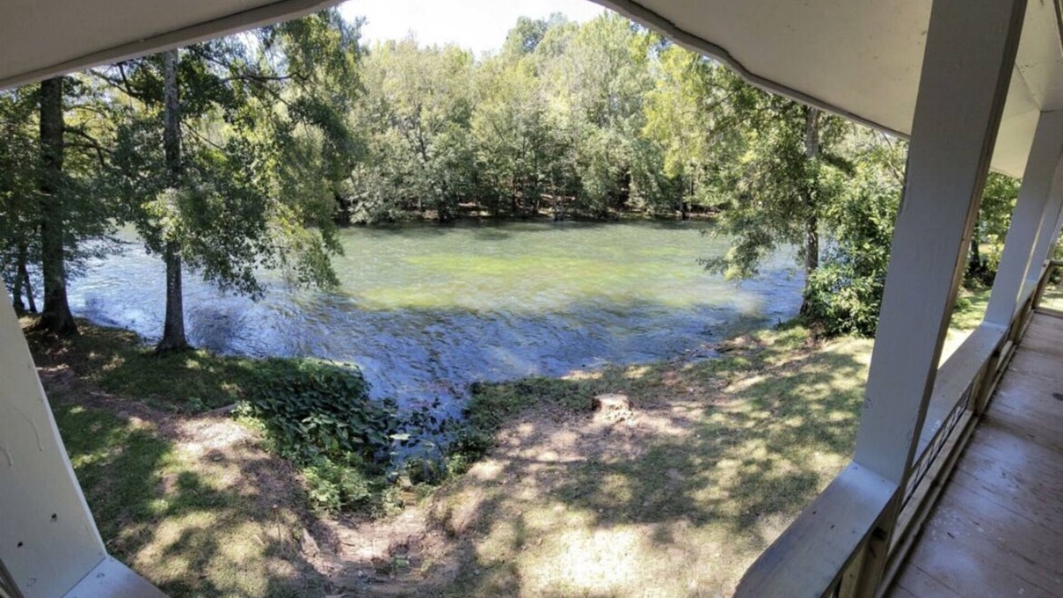 Murfreesboro Cabin | Riverside Cabin