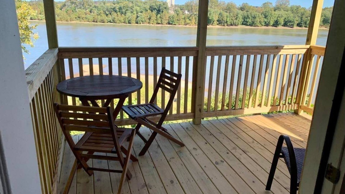 Apple Grove Cabin | Riverside Cabin with Homemade Breakfast
