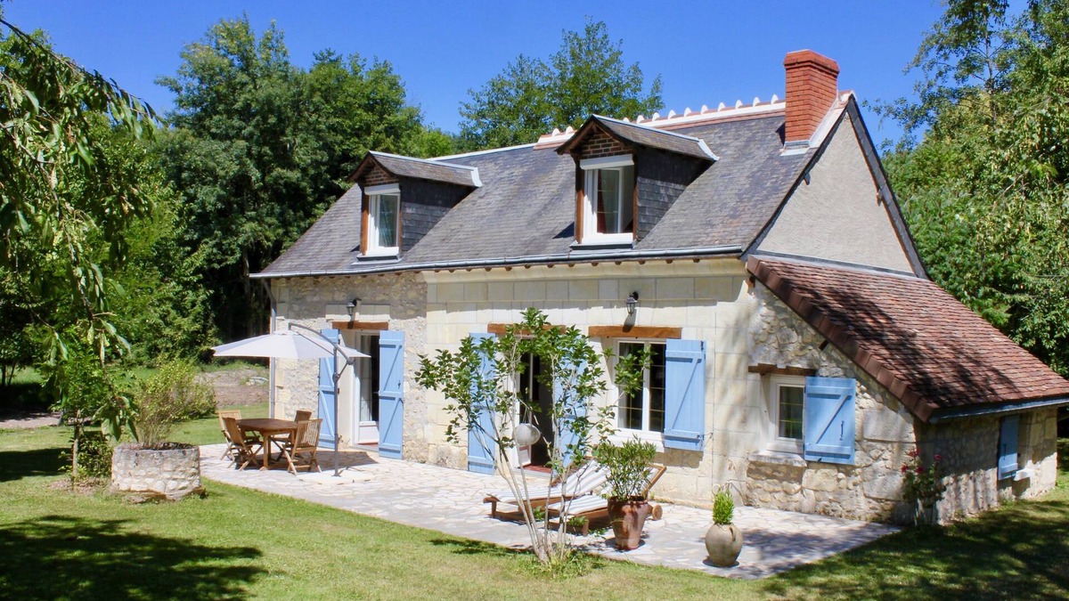 Le-Petit-Pressigny House | Riverside cottage with large garden.