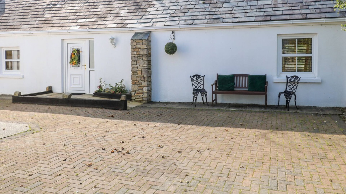 Glenties Cottage | RIVERSIDE COTTAGE, family friendly in Glenties, County Donegal