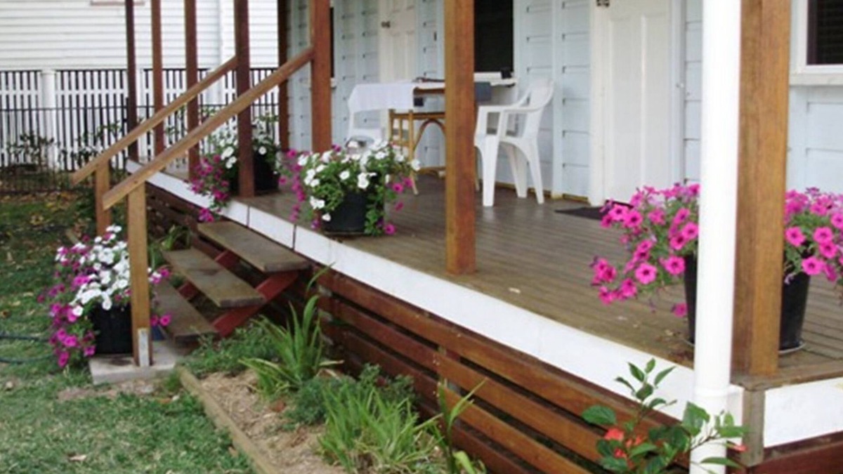 Depot Hill Cottage | Riverside Cottage Pets allowed inside