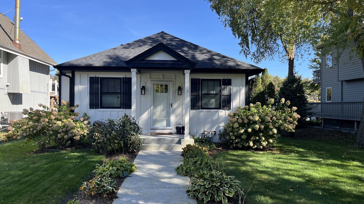 St. Charles Cottage | Riverside Cottage