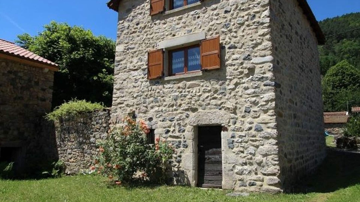 Alleyras Cottage | Riverside Cottage with Enclosed Garden, Near Outdoor Activities and Historical Sites in Alleyras