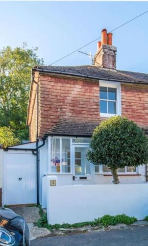 Newhaven House | Riverside country cottage