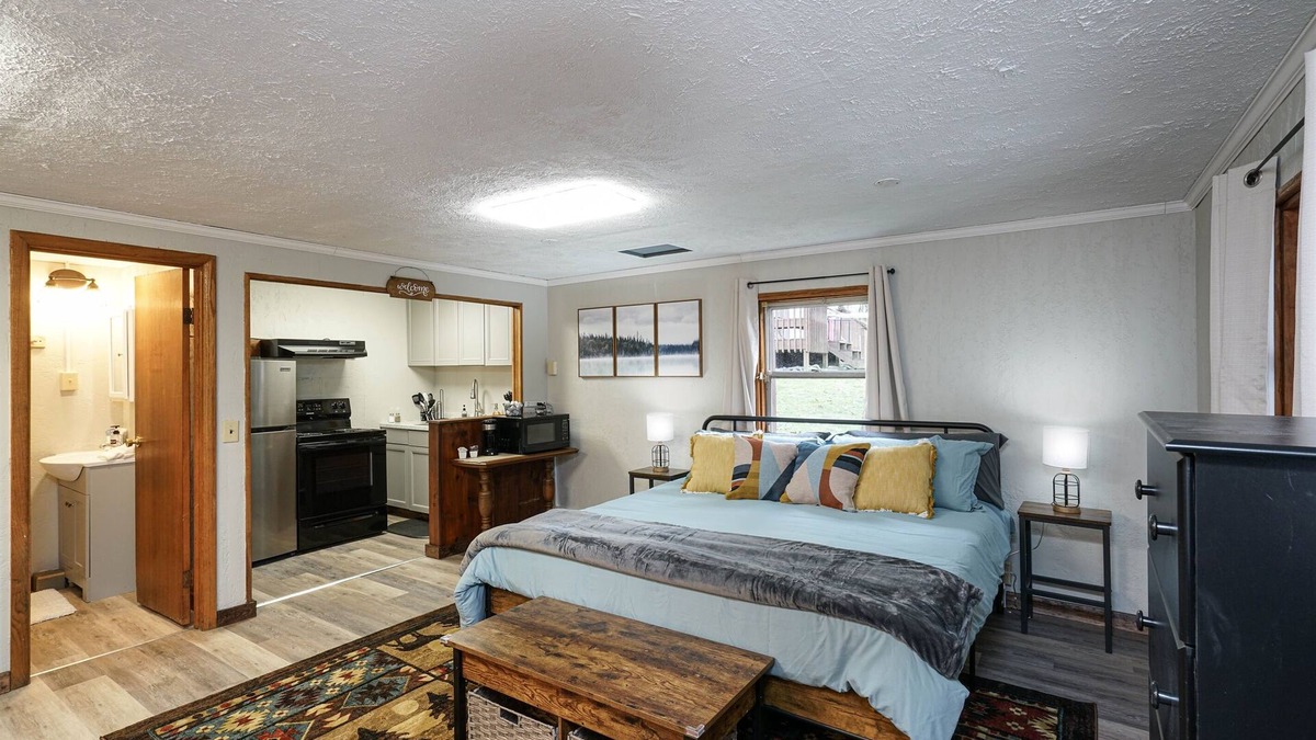Elkins Cabin | Riverside De Luxe*WiFi*Steps to the River