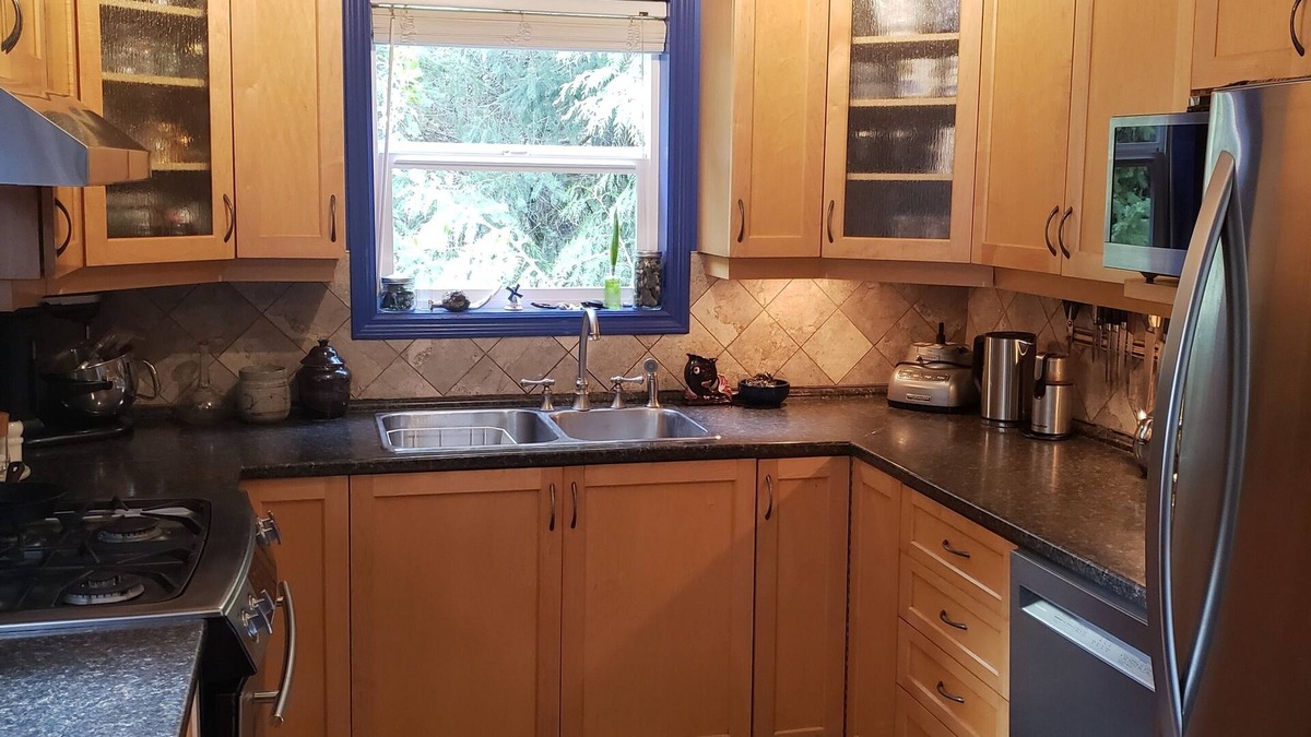 Shawnigan Lake Cottage | Riverside Family Cabin on the Koksilah close to Shawnigan Lake