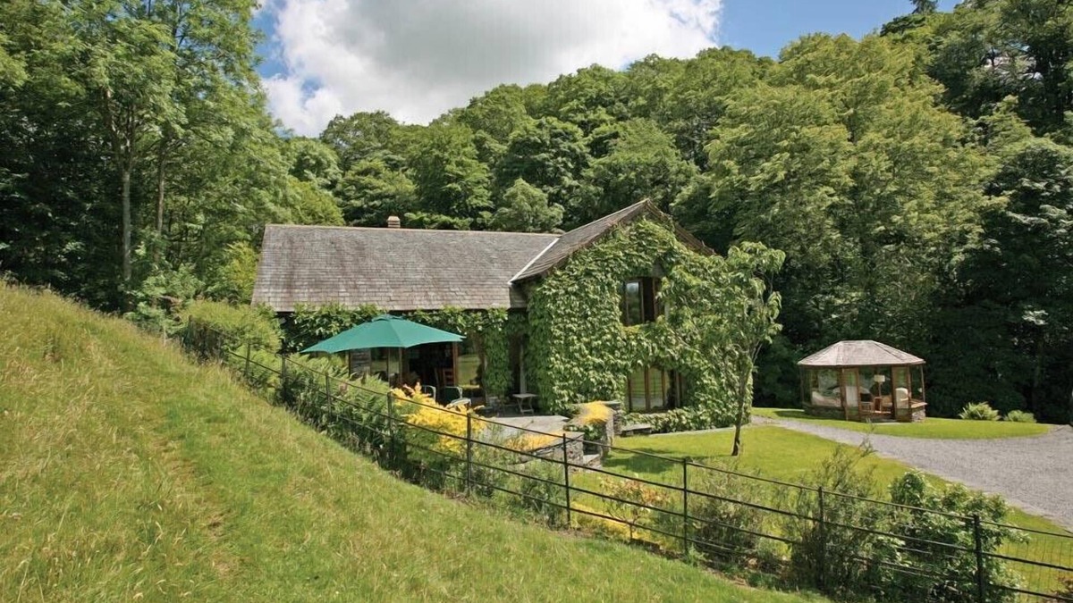 Windermere House | RIVERSIDE, family friendly, with open fire in Troutbeck