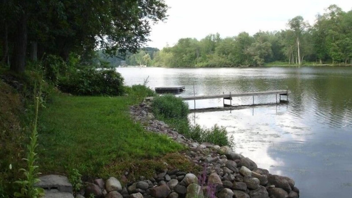 Town of Lysander House | Riverside Getaway - Spend Time with Family and Friends
