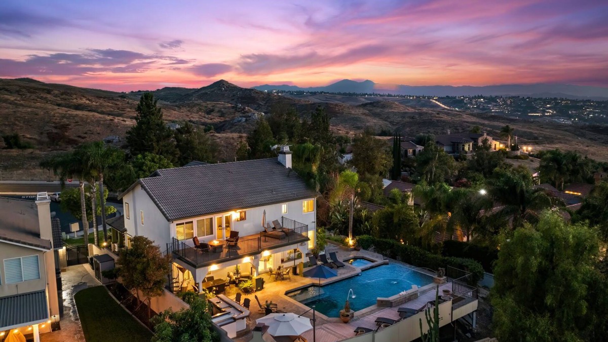 Estates at Canyon Crest House | ~Riverside Golden Hour Oasis~MovieTheater~Pool/Hot Tub