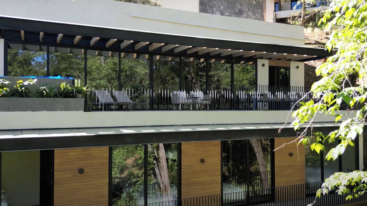 Valle de Bravo House | Riverside Haven Elegant House with Serene Forest