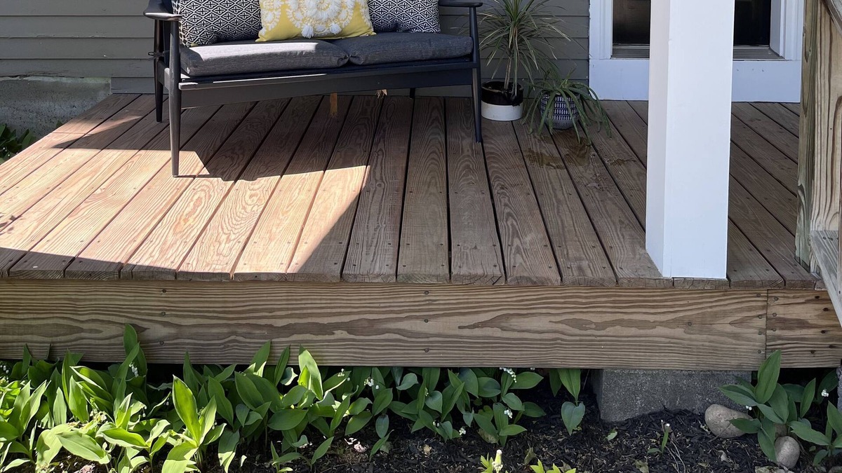 Lyons Falls Apartment | Riverside House