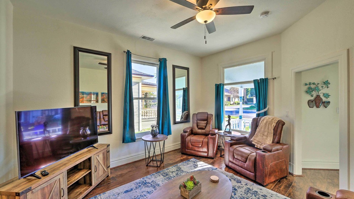 Downtown Riverside House | Riverside House w/Yard ~ 1 Mi to Downtown!