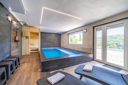Donji Skrad Villa | Riverside house with pool jacuzzi and sauna in Croatia