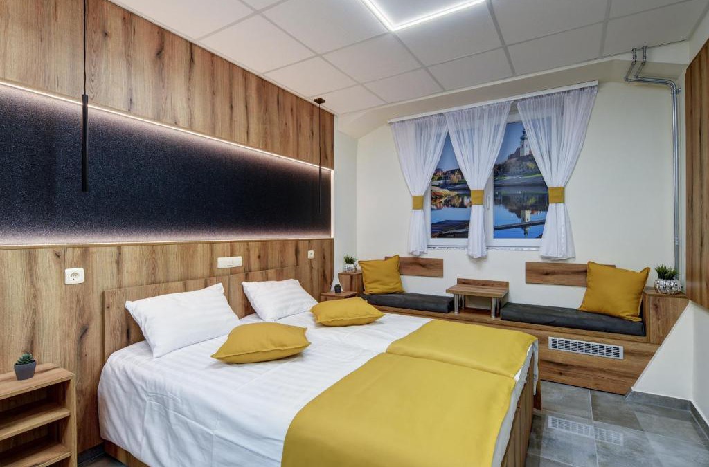 Gyor House | Riverside Inn - dunaparti szuterén