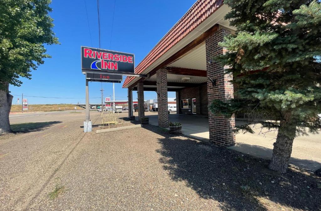 Glendive Hotel | Riverside Inn