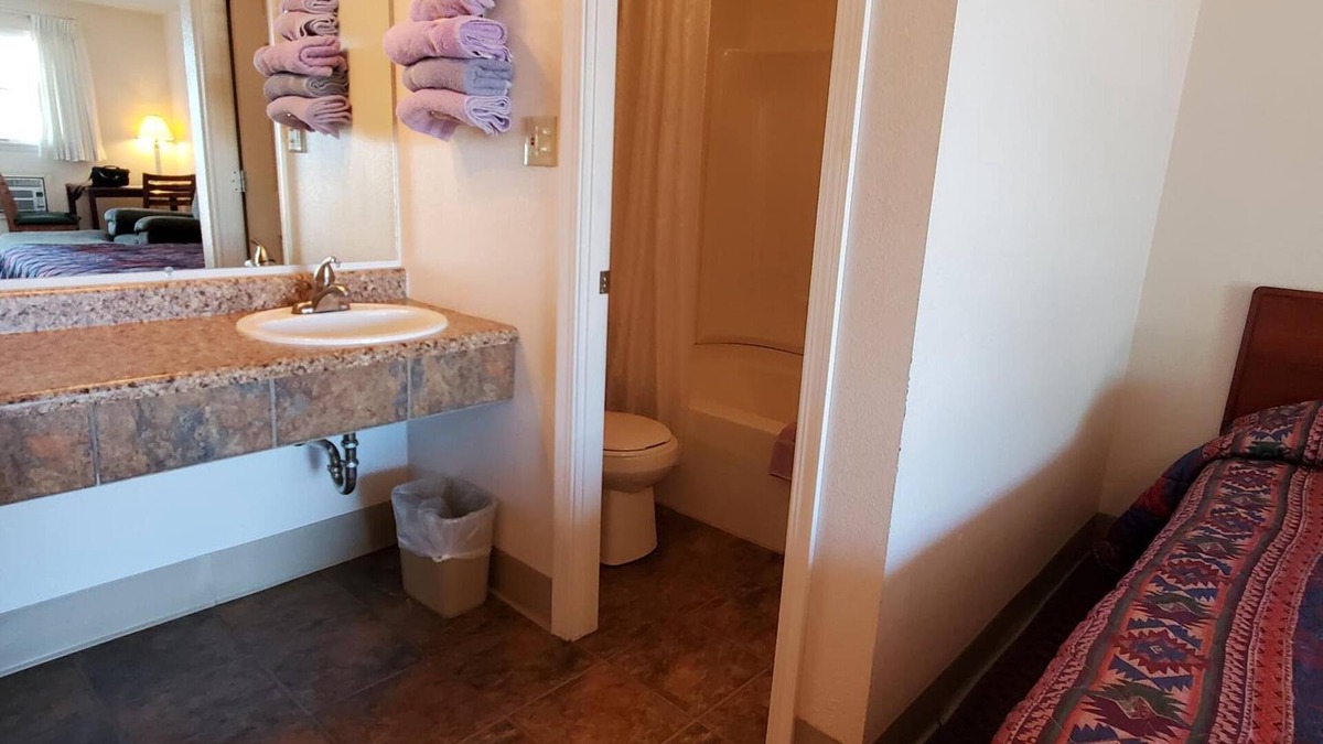 Glendive Hotel | Riverside Inn