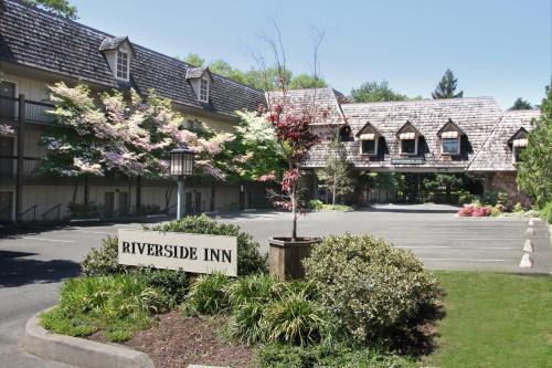 Grants Pass Hotel | Riverside Inn