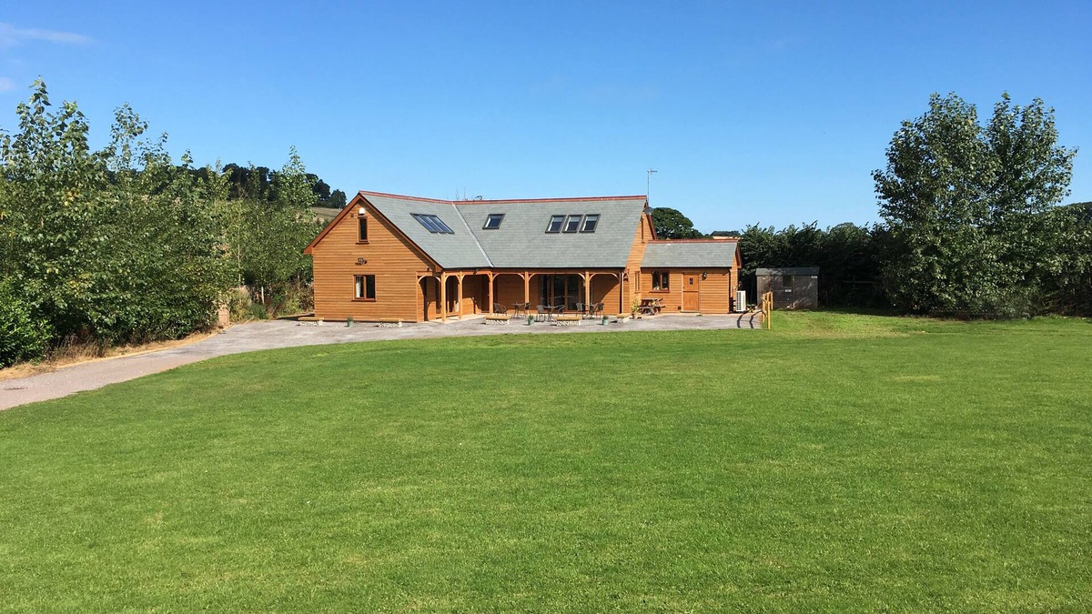 Old Cleeve Cottage | RIVERSIDE LODGE, pet friendly, character holiday cottage in Washford