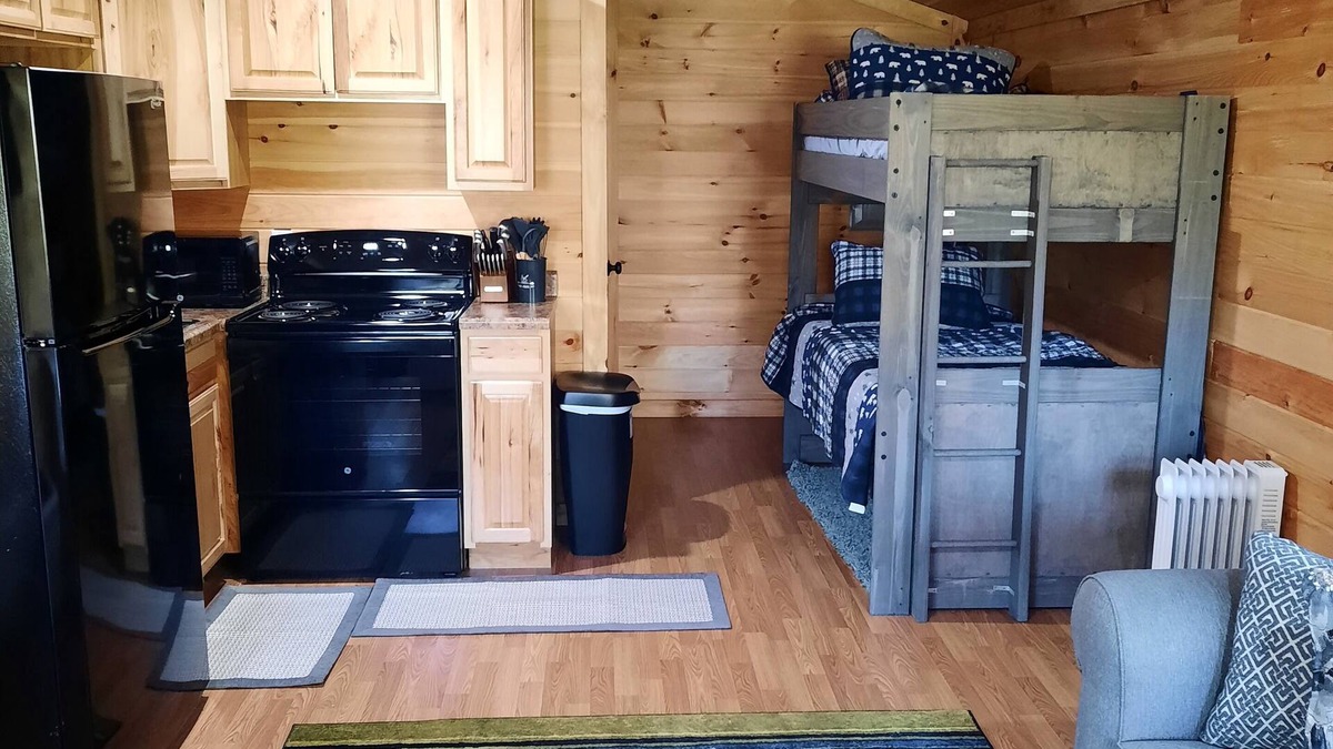 Corinne Cabin | Riverside log cabin in WV- 5 min from Pinnacle Creek Connector
