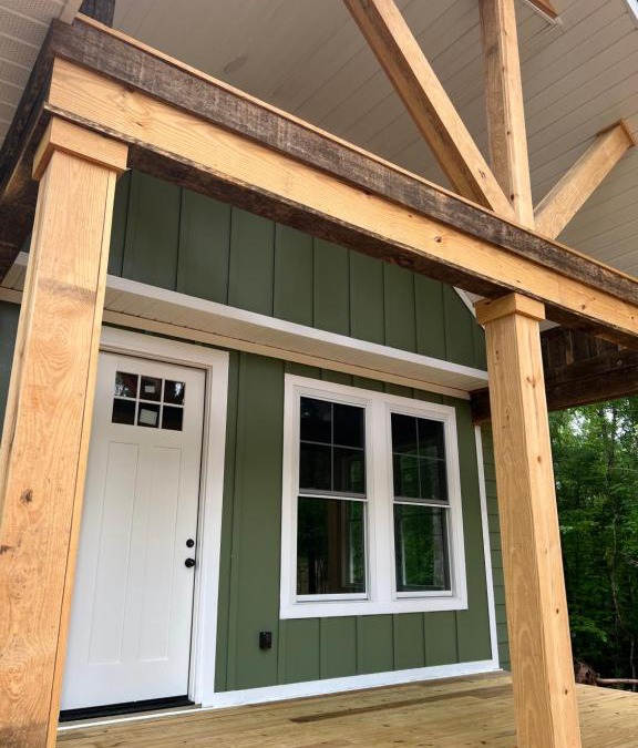 Forsyth House | Riverside Luxury Cabin, close to JACKSON LAKE - BRAND NEW construction on the banks of The Towaliga River