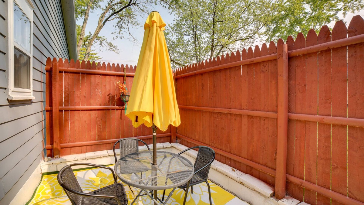 Niles Cottage | Riverside Niles Retreat w/Fire Pit & Grill!