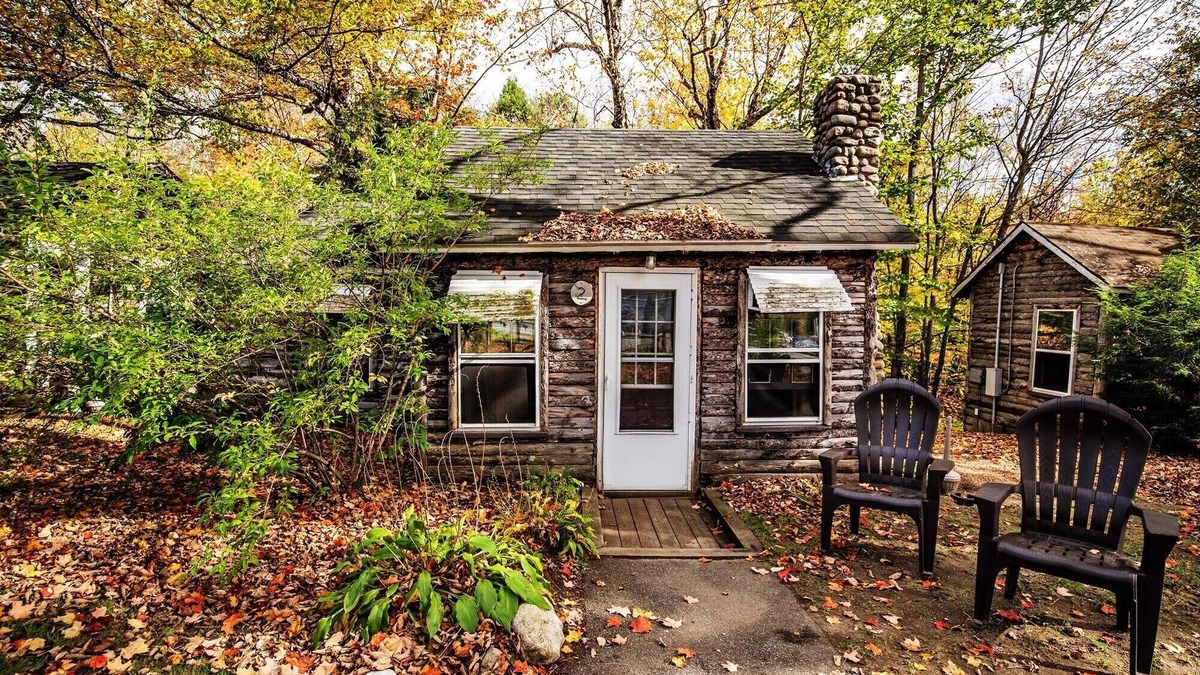 Lincoln Cabin | RIVERSIDE RELAXATION: The Moose Antler at the PEMICABINS