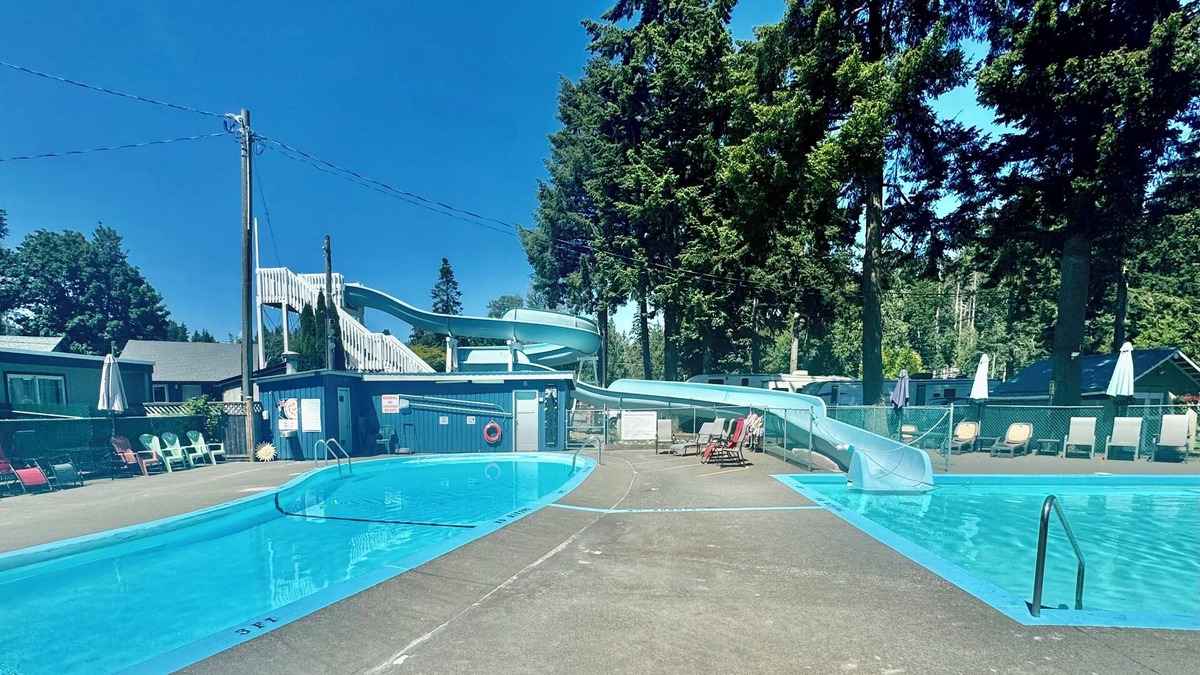Regional District of Nanaimo Resort | Riverside Resort - One Bedroom Semi-Detached Cabin Suite