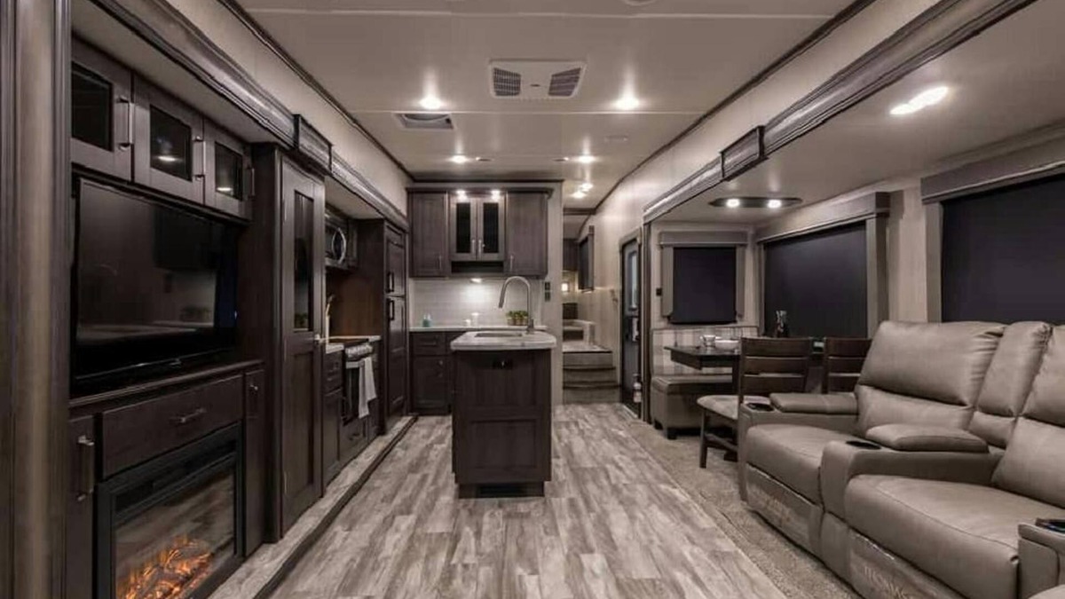 Regional District of Nanaimo RV Rental | Riverside Resort - Luxury Glamping Rental