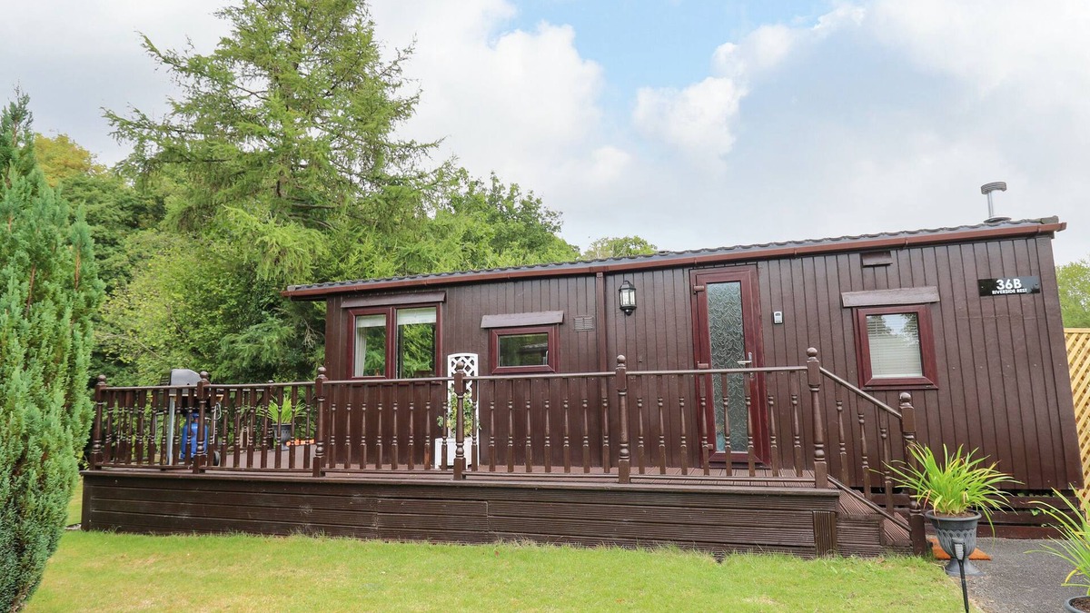 Builth Wells Cottage | RIVERSIDE REST, family friendly, with a garden in Builth Wells