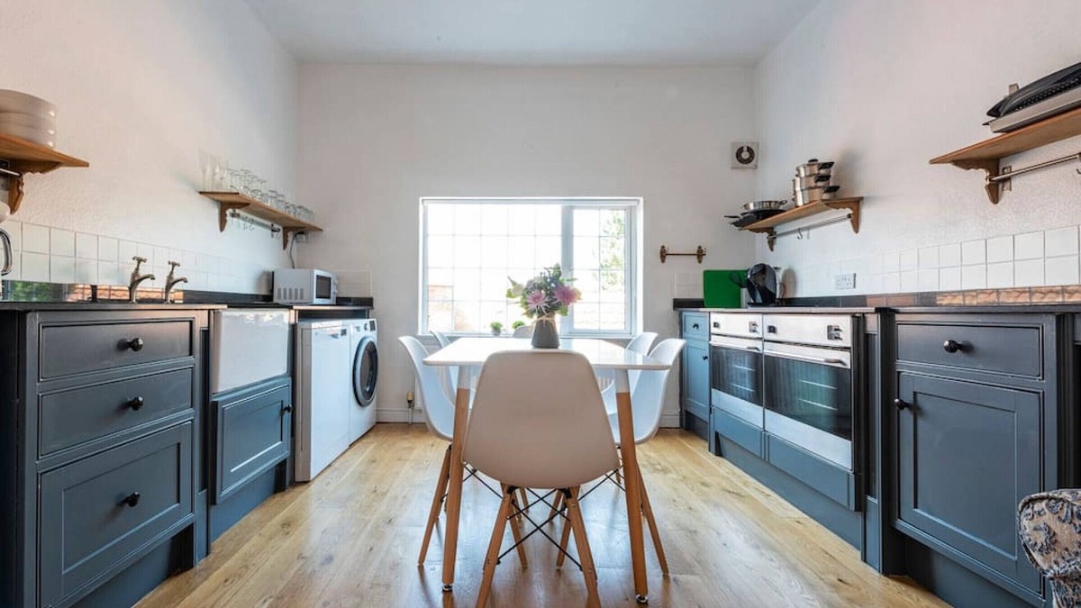 Ollerton House | Riverside Rest - quirky split-level 3-bed cottage