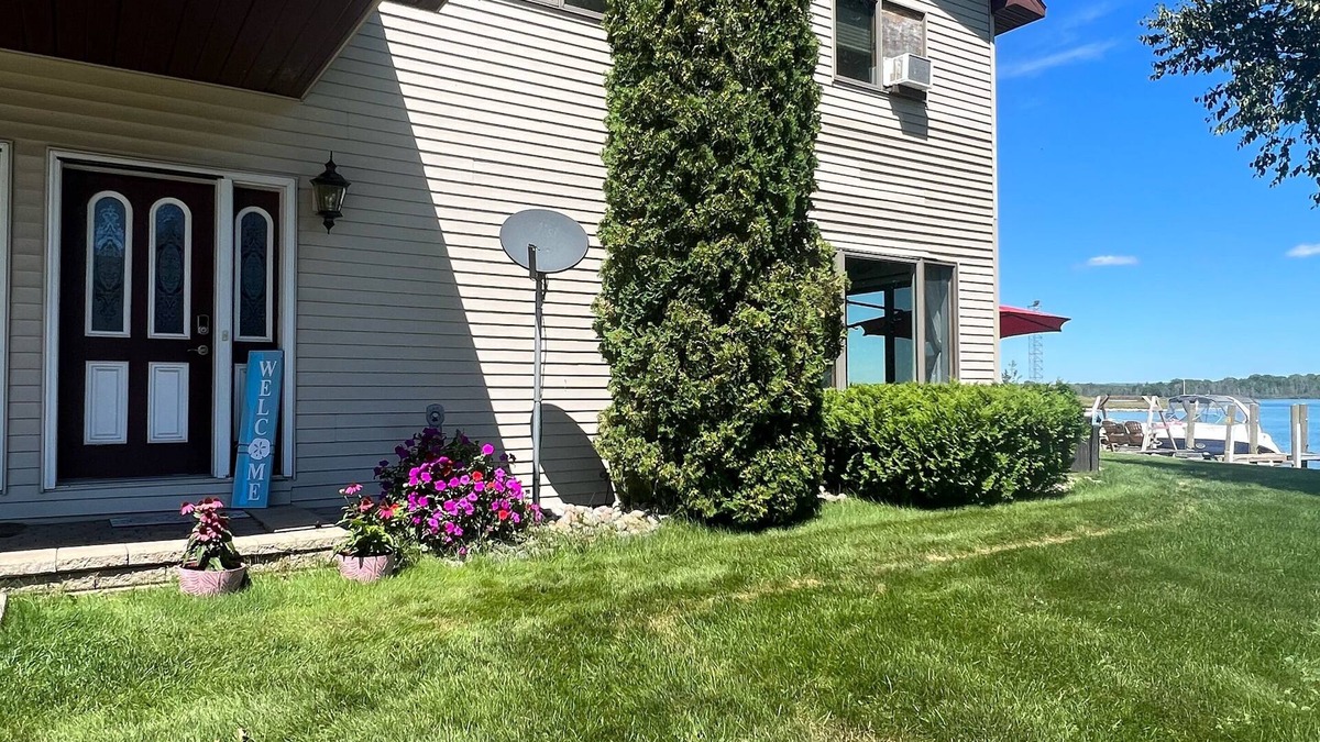 Sault Ste. Marie House | Riverside Retreat, sit back and relax.:-)