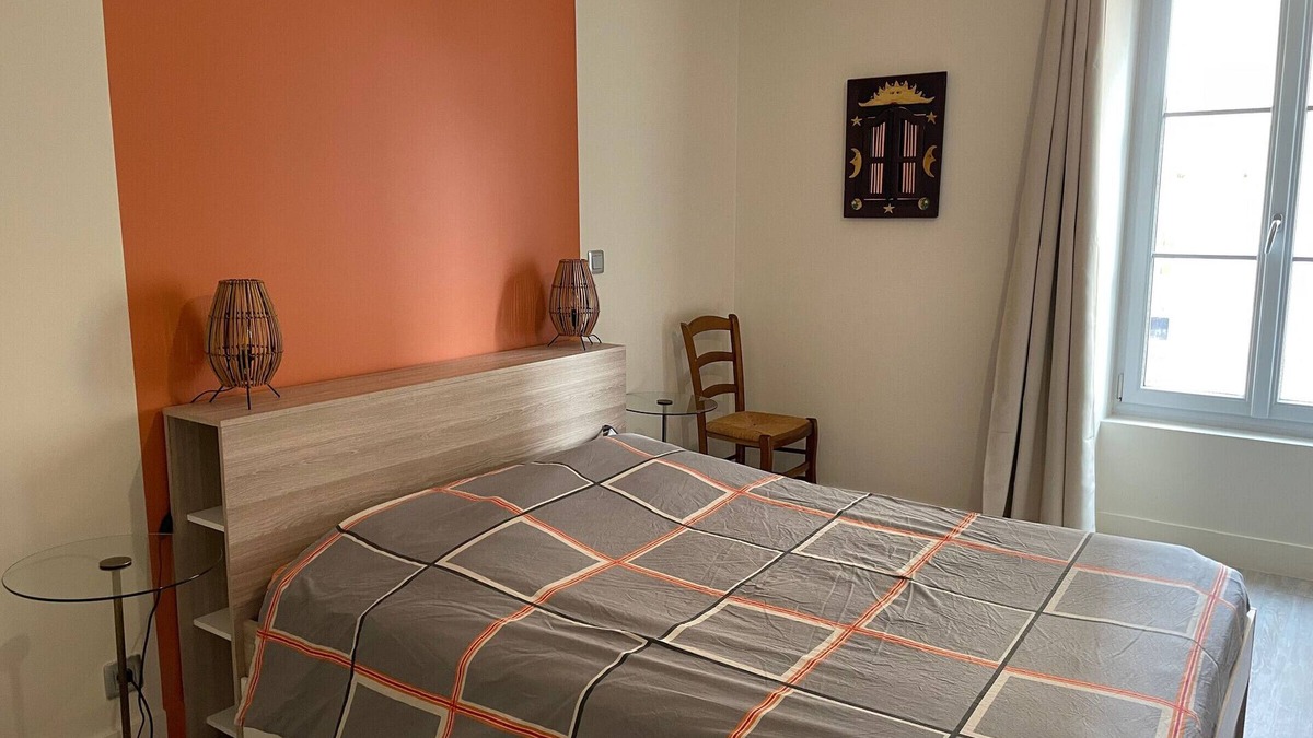Vaas Bed & Breakfast | Riverside Retreat: Cozy B&B with Bercé Forest Nearby, Ideal for Fishing & Hiking