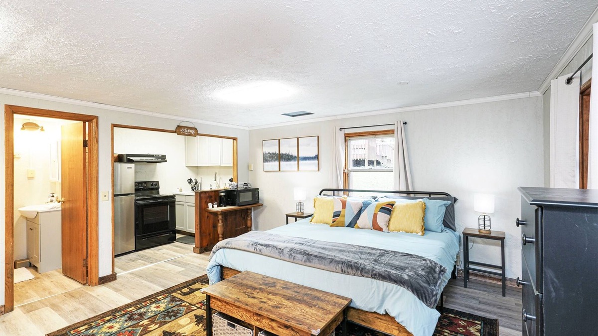Elkins Cabin | Riverside Retreat*HotTub*2 Suites! 2 Kitchens!