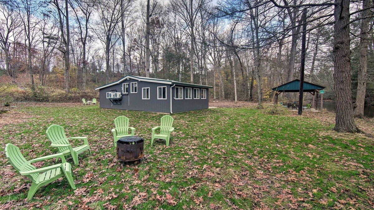 Dauphin Cabin | Riverside Retreat @ Stoney Creek