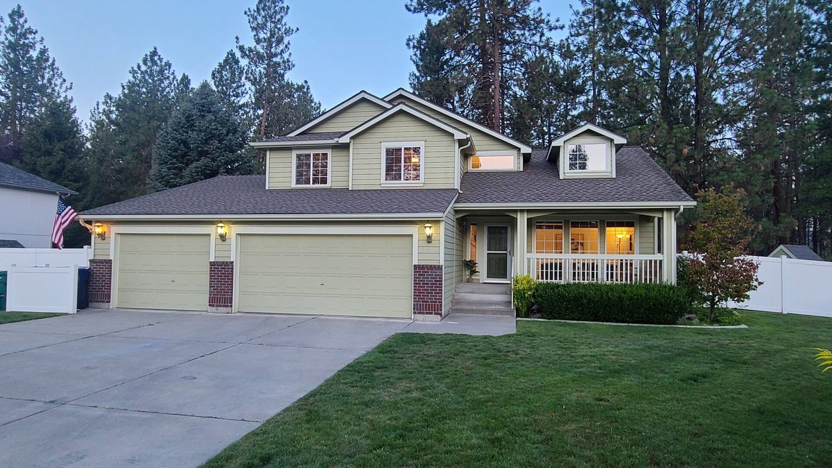 Nine Mile Falls House | Riverside State Park 3,000 ft. HOME, SPA, private ARCADE, Fire-Pit, 5BD